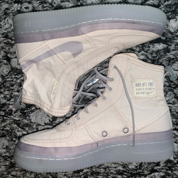 Nike Wmn’s Air Force 1 High Shell “Sail” - Picture 4 of 9